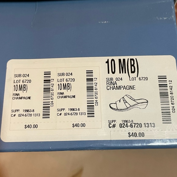 St. John’s Bay size 10 champagne colored sandals - Picture 7 of 9